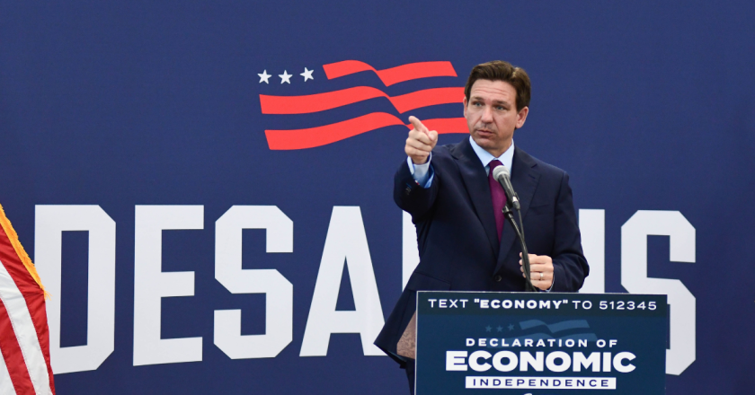 BREAKING: Ron DeSantis drops out of 2024 presidential race, endorses Trump