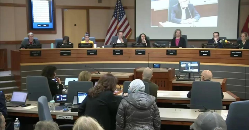 Lakewood residents urge city council not to help neighboring Denver with migrant crisis